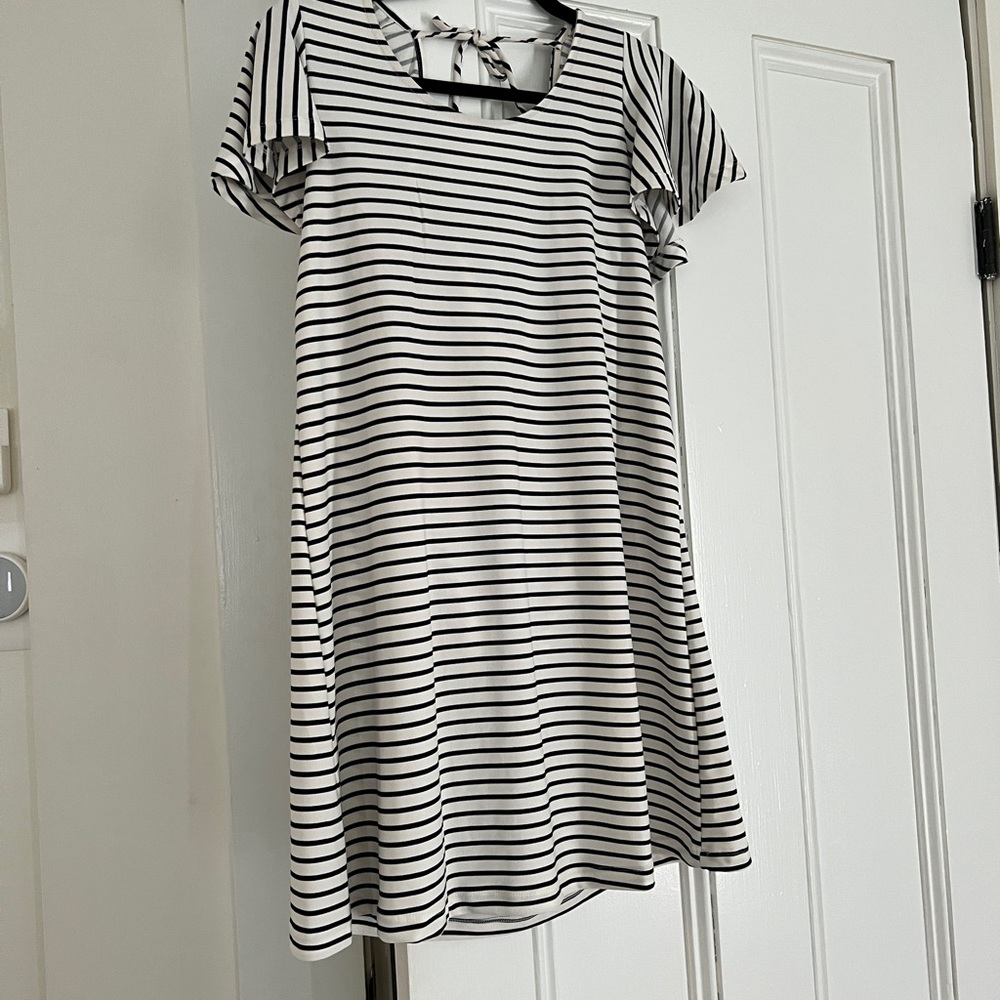 Cute navy and white summer dress!